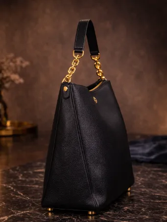 Lüks Siyah Full-Grain Deri Omuz Çantası Altın Zincir Detaylı