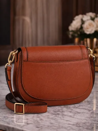 Taba Deri Kadın Omuz Çantası Gold V Tokalı Yarım Ay Çanta