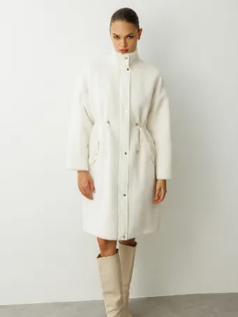 Dik Yaka Beli Büzgülü Kadın Kaban Model 5770