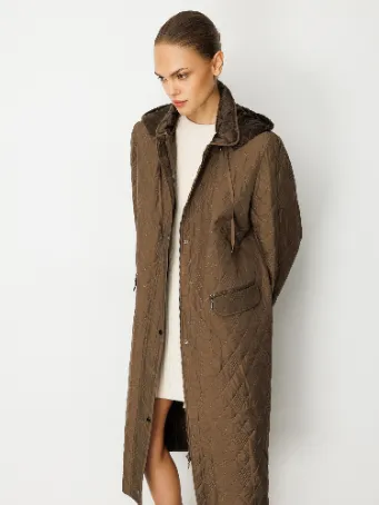 Kapüşonlu Uzun Kapitone Kadın Kaban Model 5316