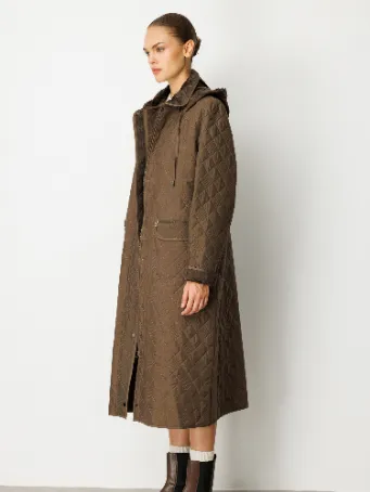 Kapüşonlu Uzun Kapitone Kadın Kaban Model 5316