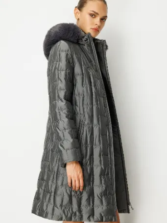 Kürk Detaylı Kapüşonlu Uzun Kadın Şişme Mont Model 5411