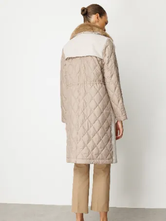 Kürk Yakalı Kapitone Detaylı Uzun Kadın Kaban